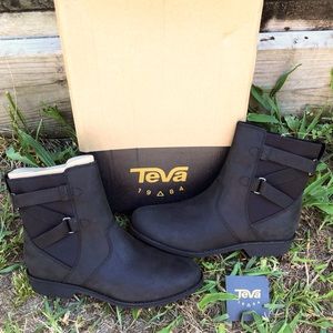 NIB sz 8 Teva Ellery Ankle Waterproof Boots